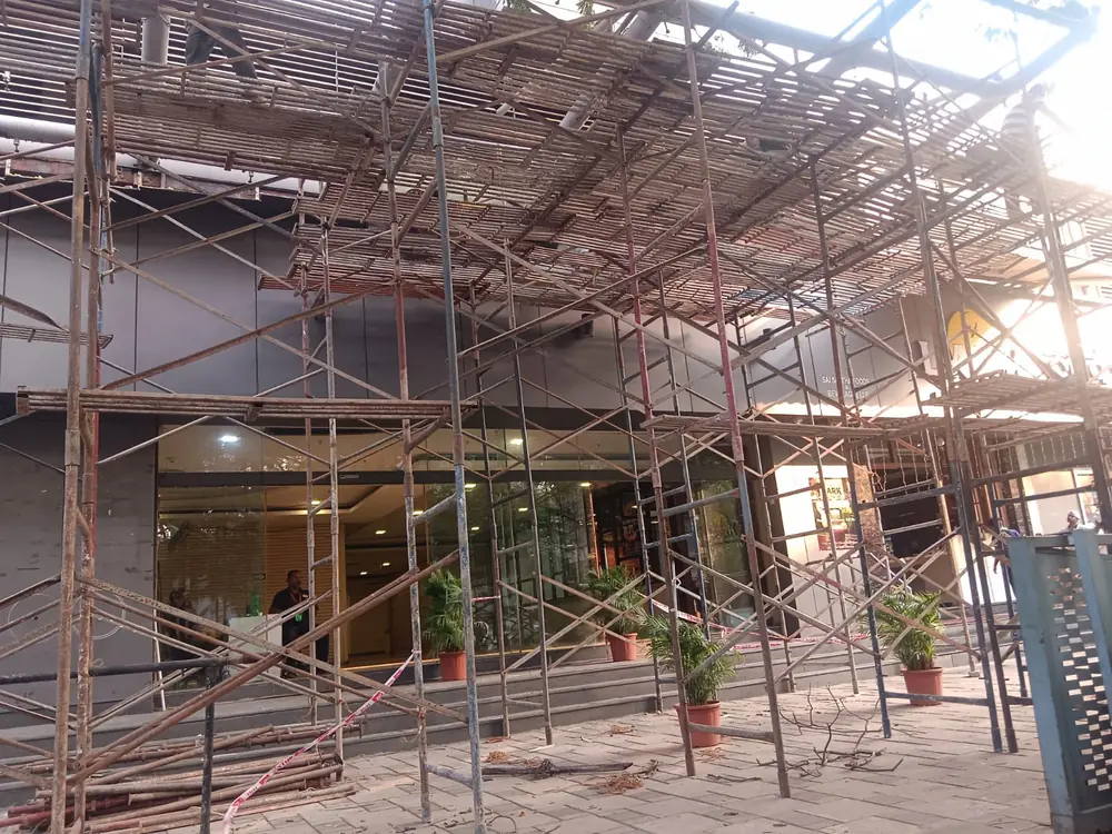 H-Frame scaffolding installed around a commercial building in Mumbai